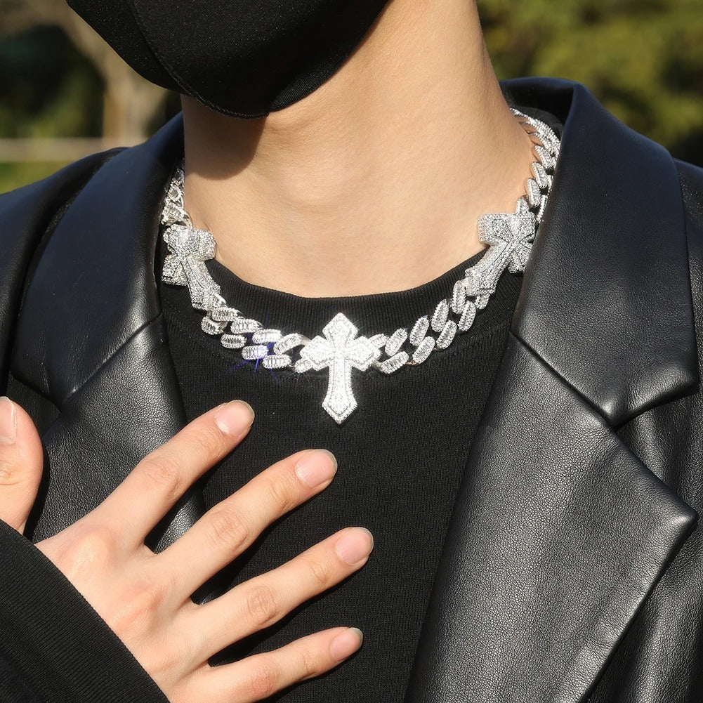 TRIPLE CROSS CHAIN